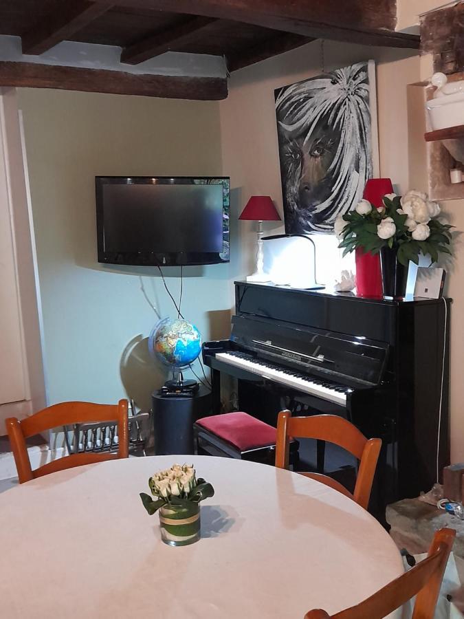 Bed and Breakfast Aux Glycines Marcilly-Ogny Экстерьер фото